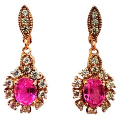 Nuevos pendientes colgantes de oro rosa y plata de ley con zafiros rosas y blancos de 3,80 quilates