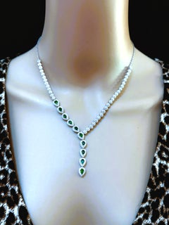Nouveau collier en or blanc 14 carats, modèle PL, orné de 10 pierres (diopside chromé et saphir) et d'argent sterling