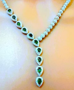 Nouveau collier en or blanc 14 carats, modèle PL, orné de 10 pierres (diopside chromé et saphir) et d'argent sterling