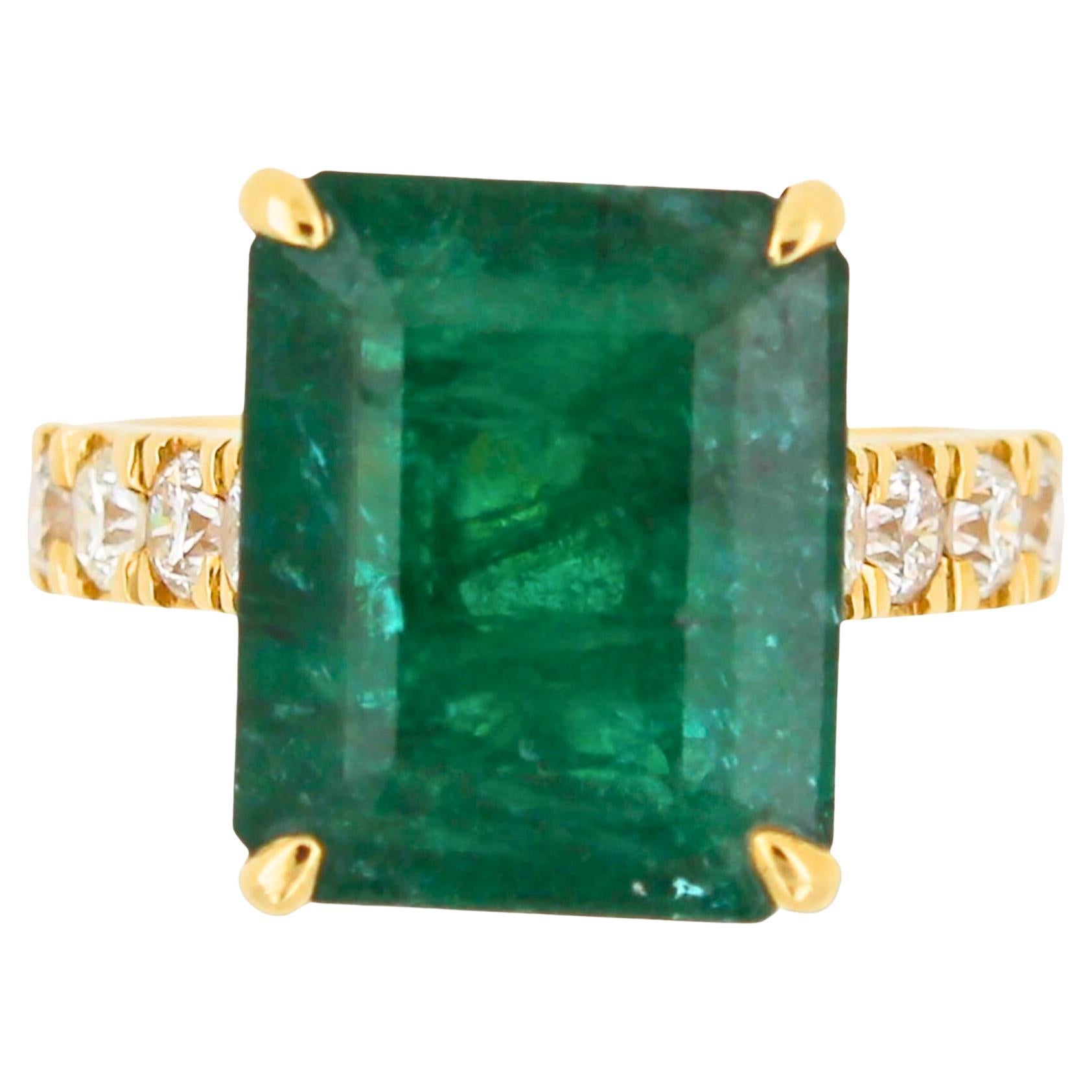 Emerald Diamond Cocktail Statement Vintage Style Luxury Yellow Gold Large Ring For Sale