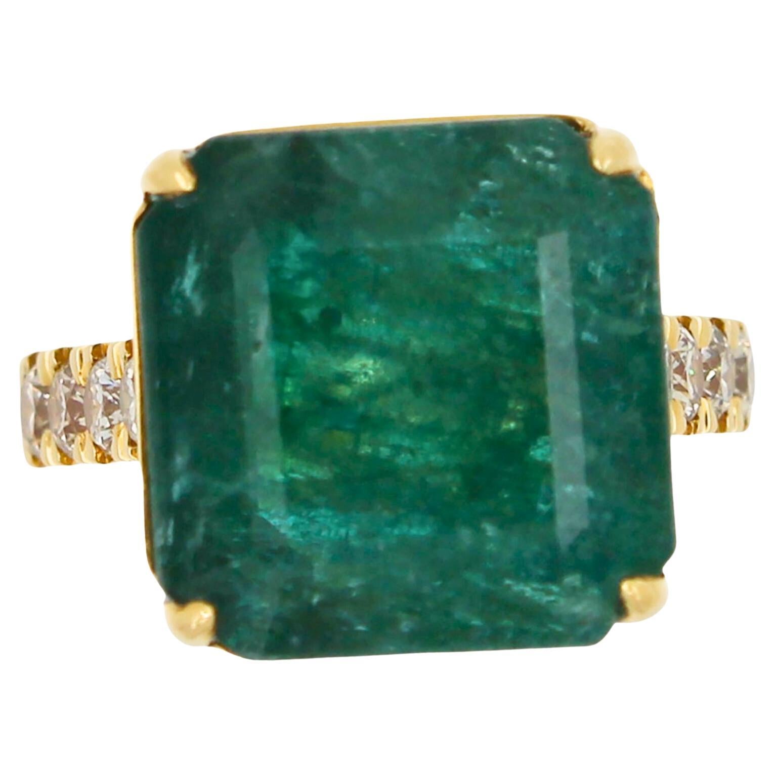 Emerald Diamond Cocktail Statement Large Unique Luxury 18 Karat Yellow Gold Ring For Sale