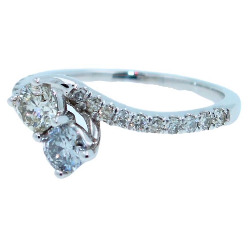 Doppelter runder Diamant zwei 2 Stein Spirale Pave Engagement Vintage Weißgold Ring (Moderne) im Angebot