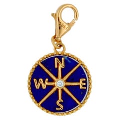 Pendentif breloque boussole en or jaune 18 carats avec médaillon en lapis-lazuli bleu et diamants