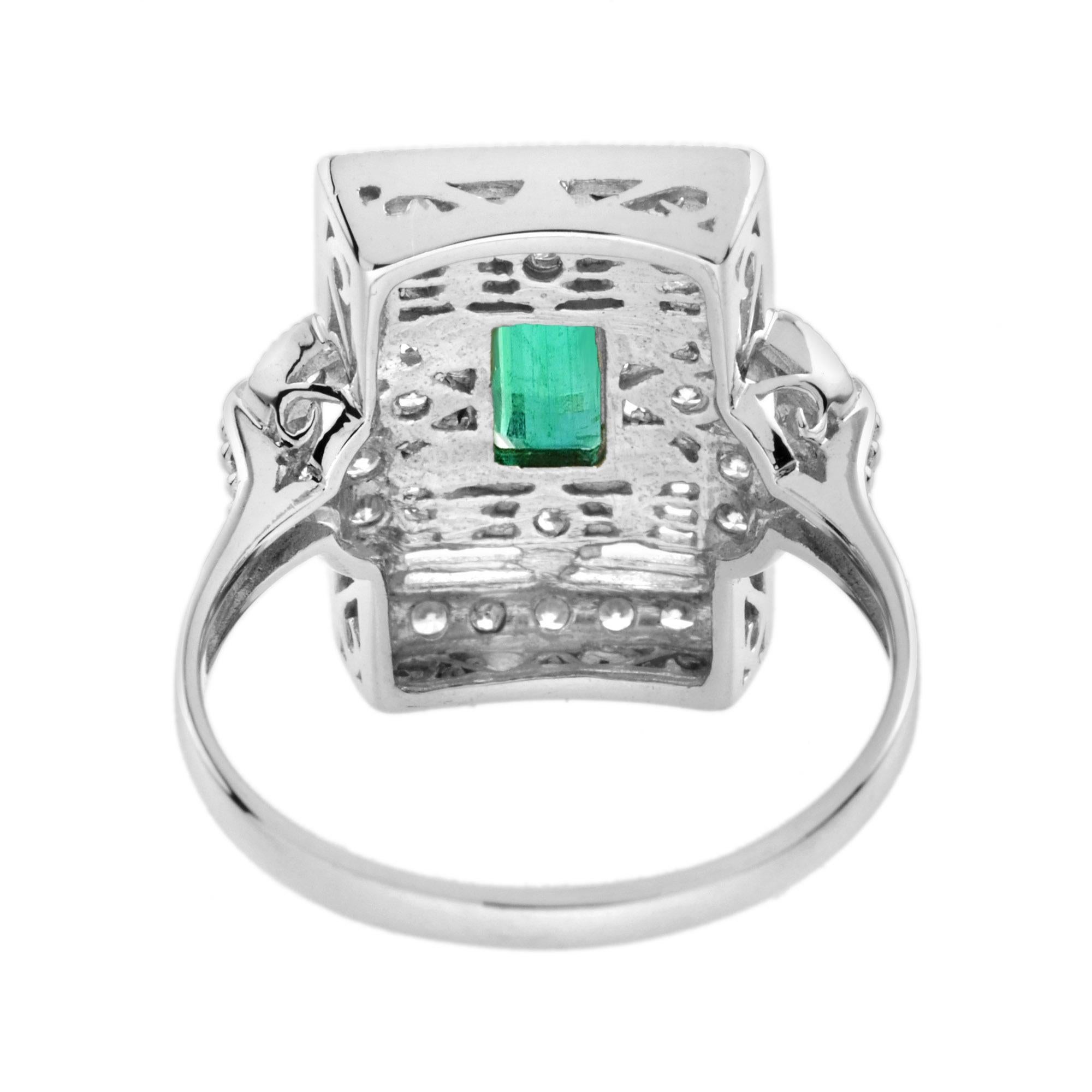 Quadrato Anello in oro bianco stile edoardiano con diamante smeraldo e rettangolo a forma di porta con volute in vendita