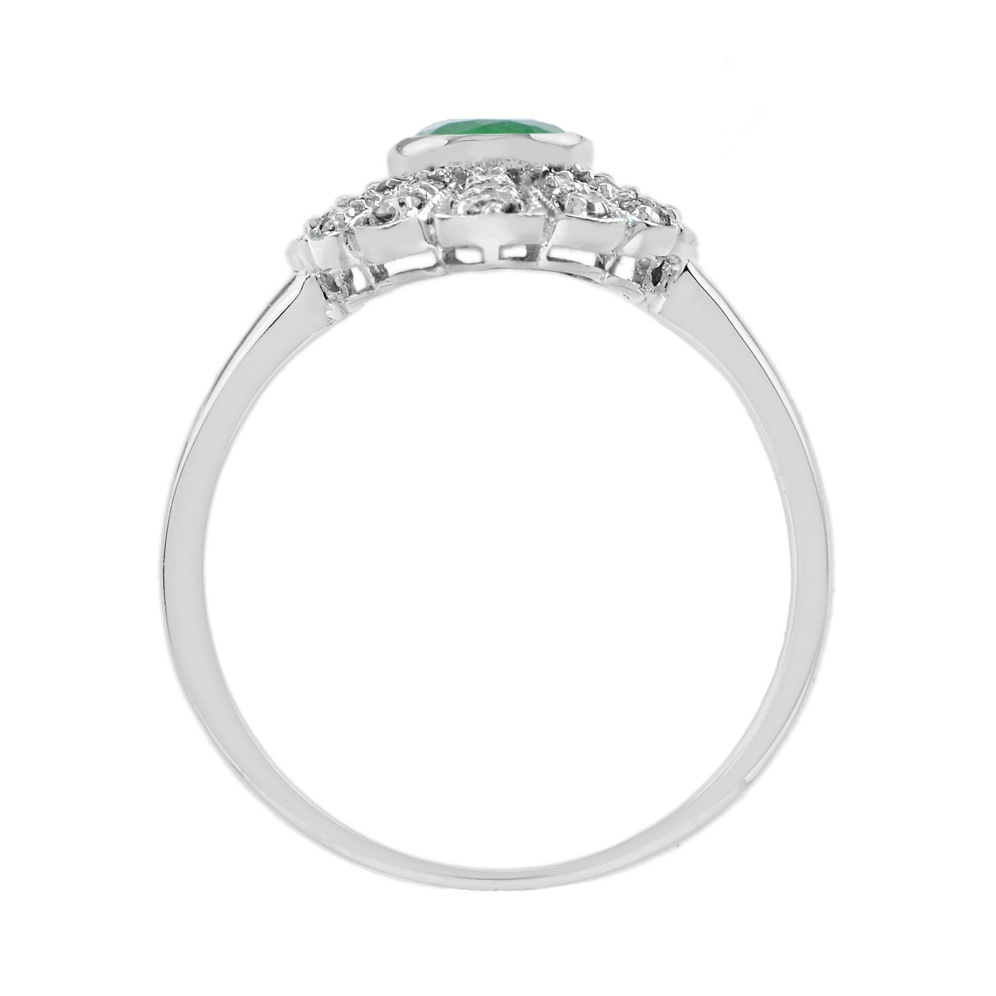 Taglio ovale Anello con smeraldo ovale e diamante a forma di marquise in stile edoardiano in oro bianco 14 carati in vendita