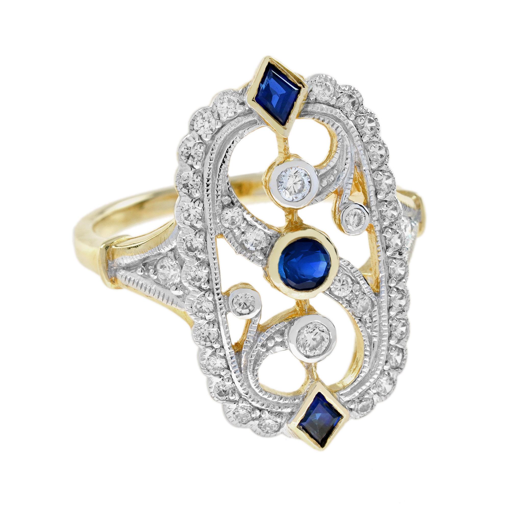 Ein reizvoller filigraner Ring mit blauem Saphir und Diamanten im viktorianischen Stil. Die drei gemischten blauen Saphire und zwei zierliche, schimmernde Diamanten stehen in der Mitte des Rings. Ein Teil unserer Ringkollektion im antiken Stil. 14K