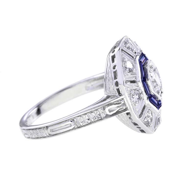 Art Déco Anello con tanzanite blu e diamanti in stile Art Deco a forma di esagono Target in oro bianco 18 carati in vendita