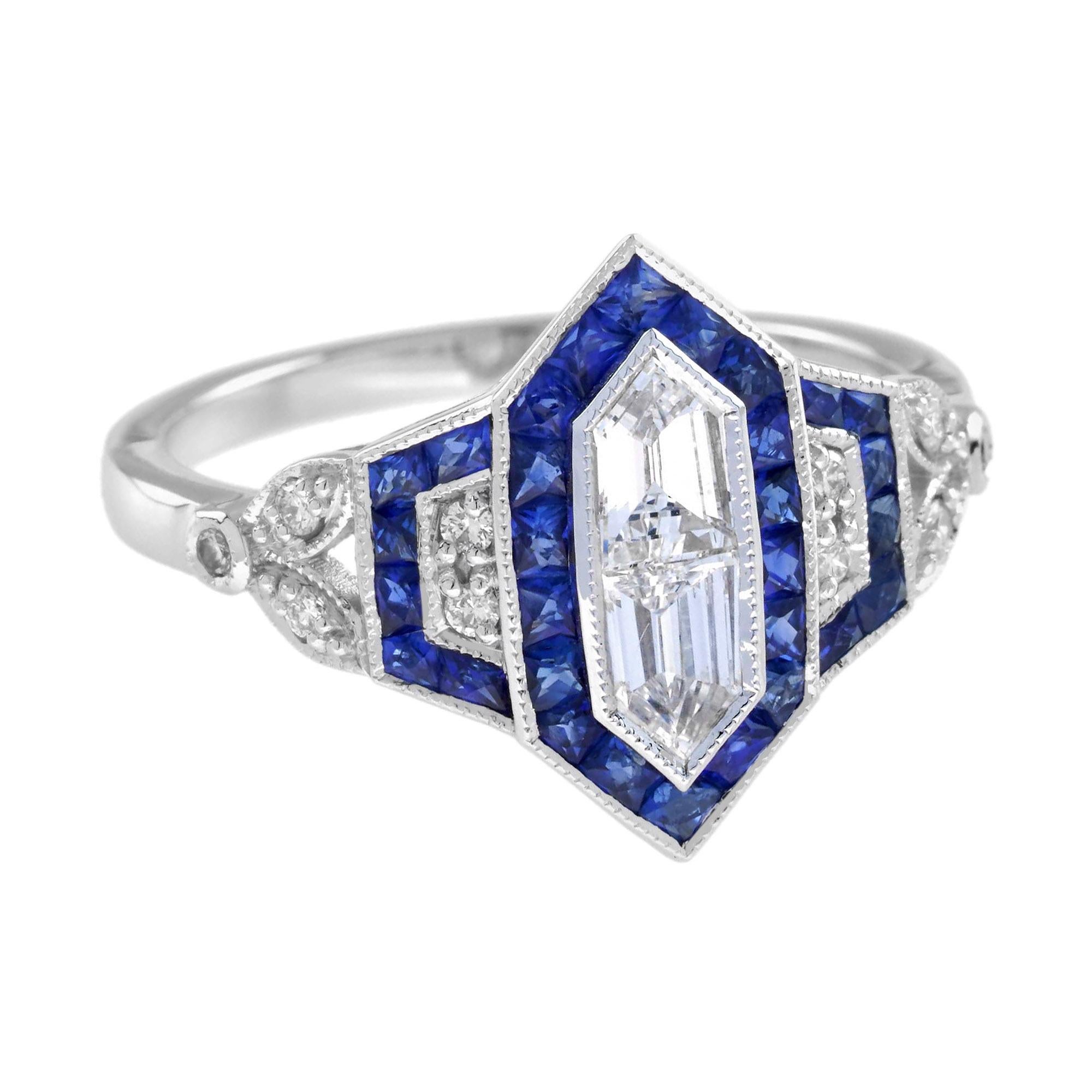 Questa creazione è squisita. Il cuore di questo anello è costituito da uno splendido diamante a forma di proiettile con incastonatura a illusione che forma un proiettile più grande, incorniciato dalla più delicata texture milgrain. Il diamante