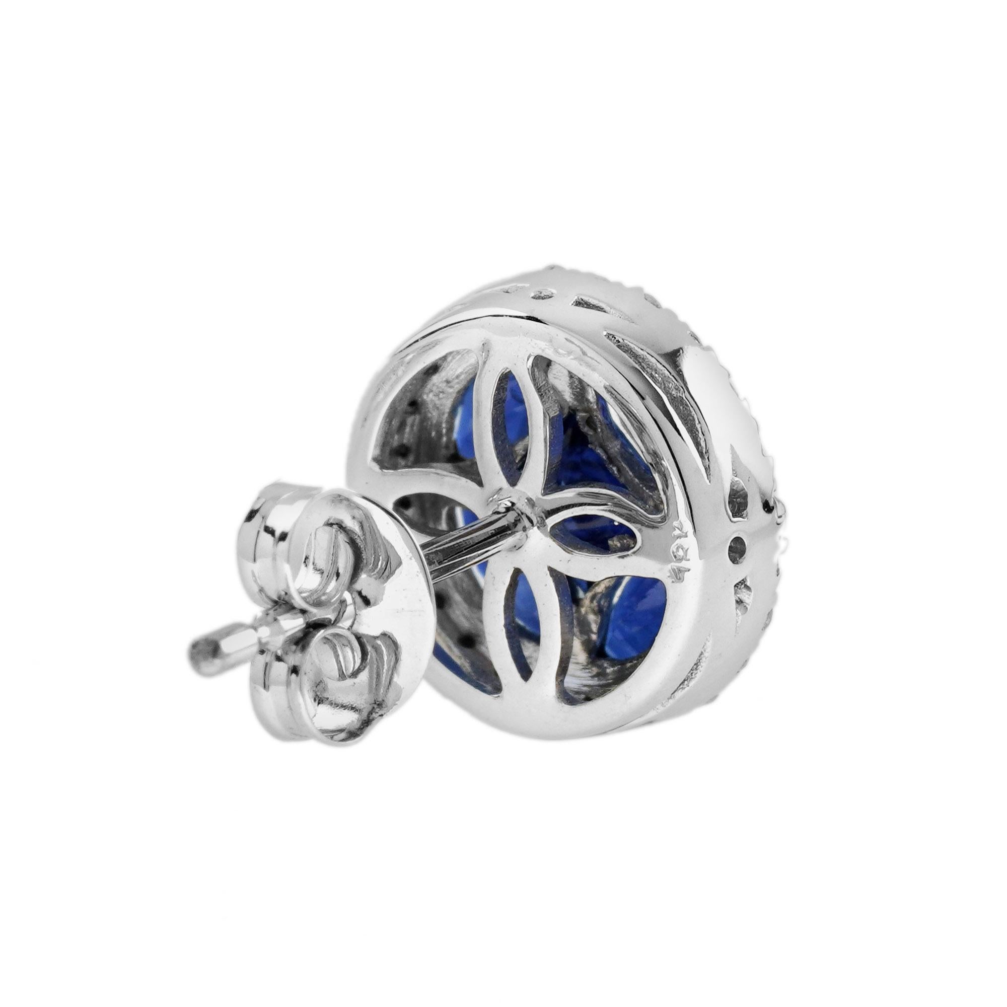 Boucles d'oreilles en or blanc 18 carats serties de saphirs bleus et de diamants en vente 1