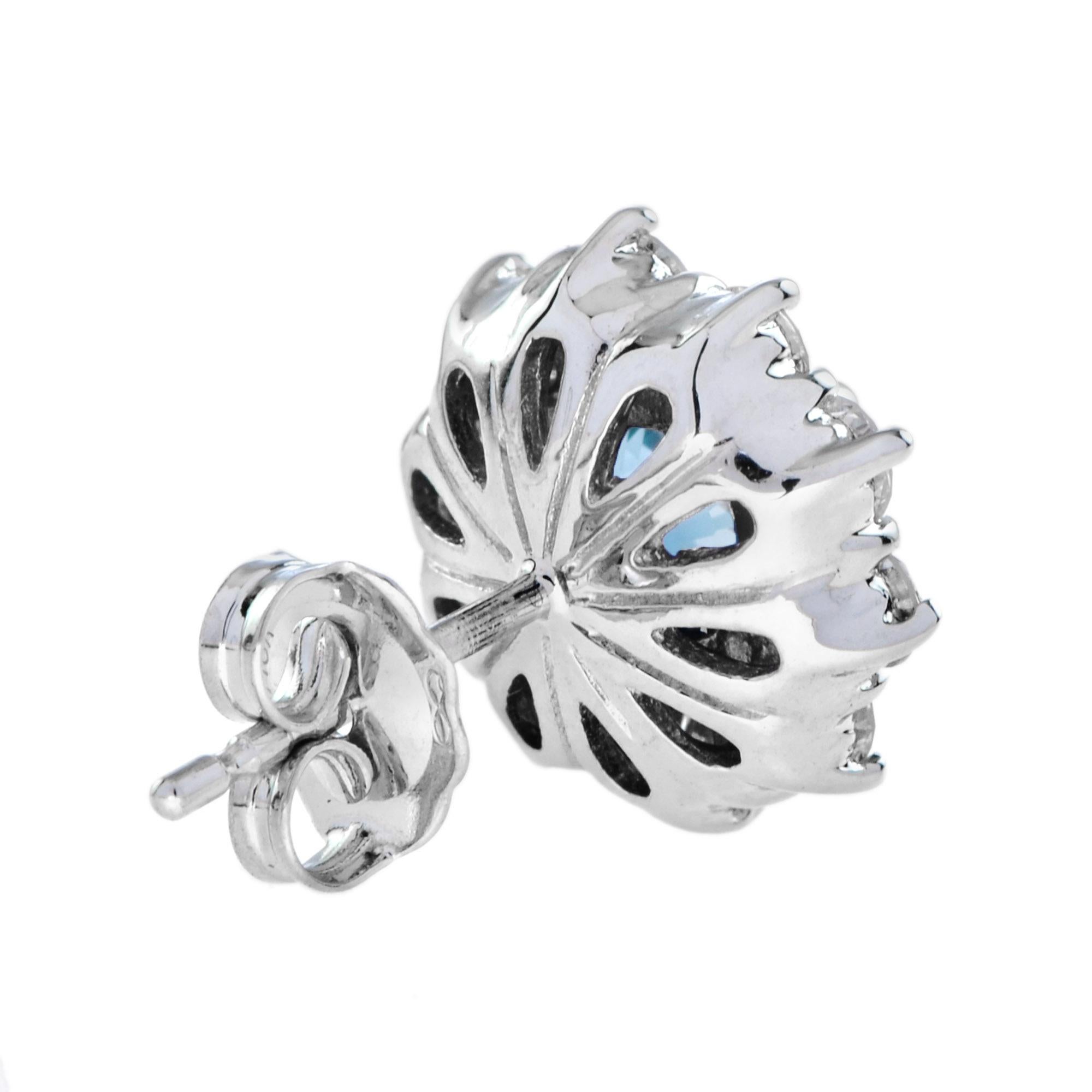 Taille ronde Boucles d'oreilles en or blanc 18K serties d'aigue-marine et de diamants de style classique en vente