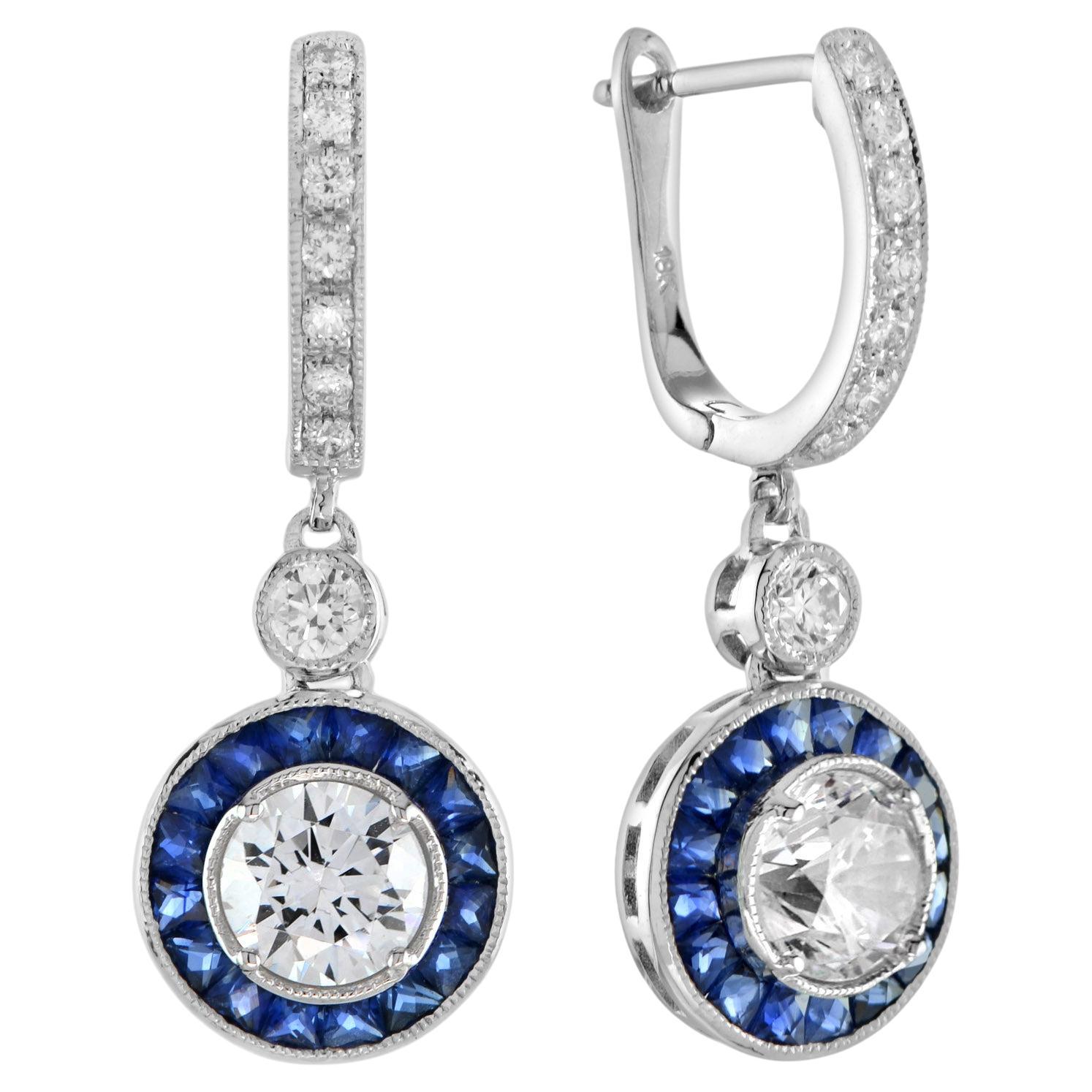 Orecchini a goccia in oro bianco 14K con diamante rotondo e zaffiro blu in stile Art Deco in vendita