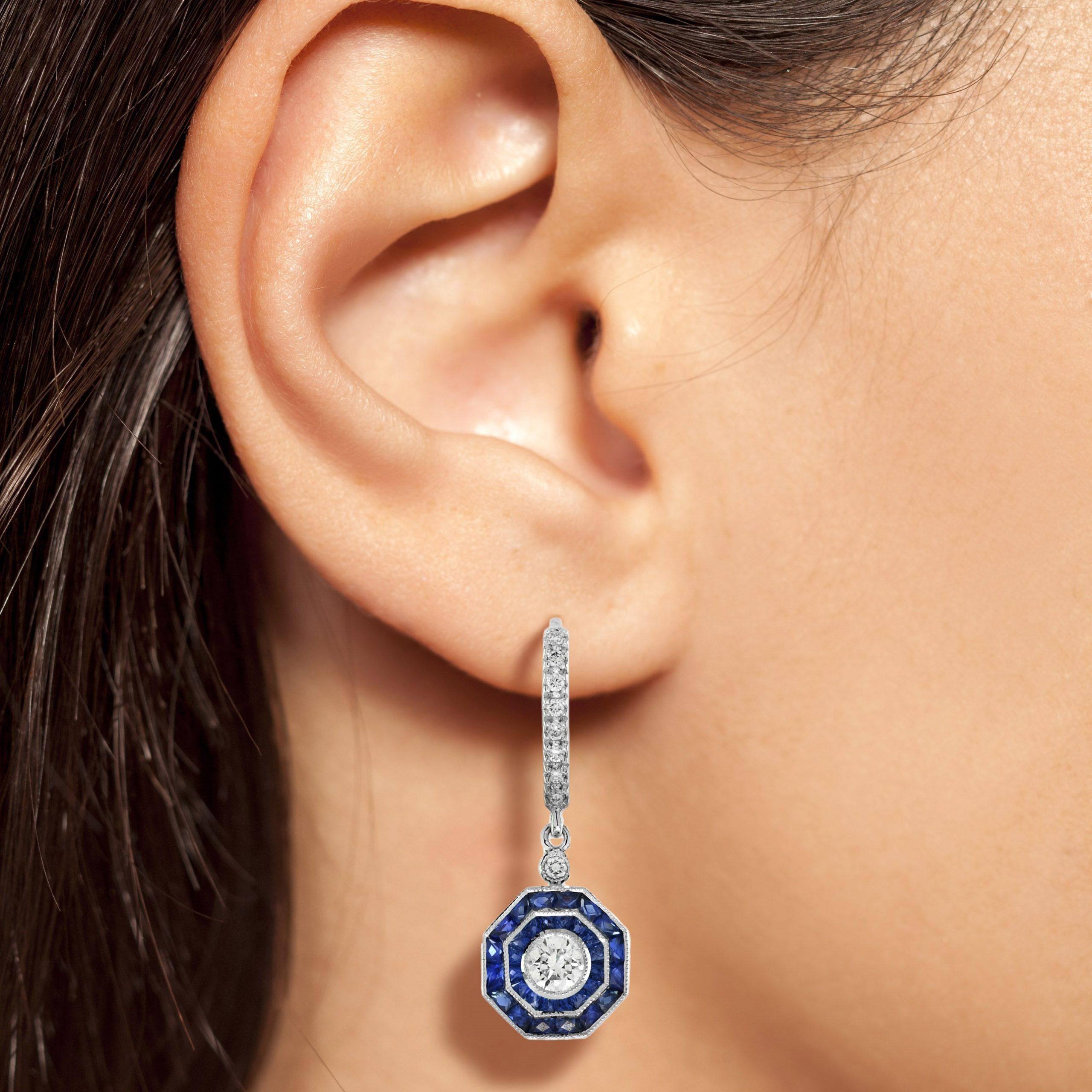 Orecchini a goccia in oro bianco 14K con diamanti e zaffiri blu in stile Art Deco In condizioni Nuovo in vendita a Oakton, VA