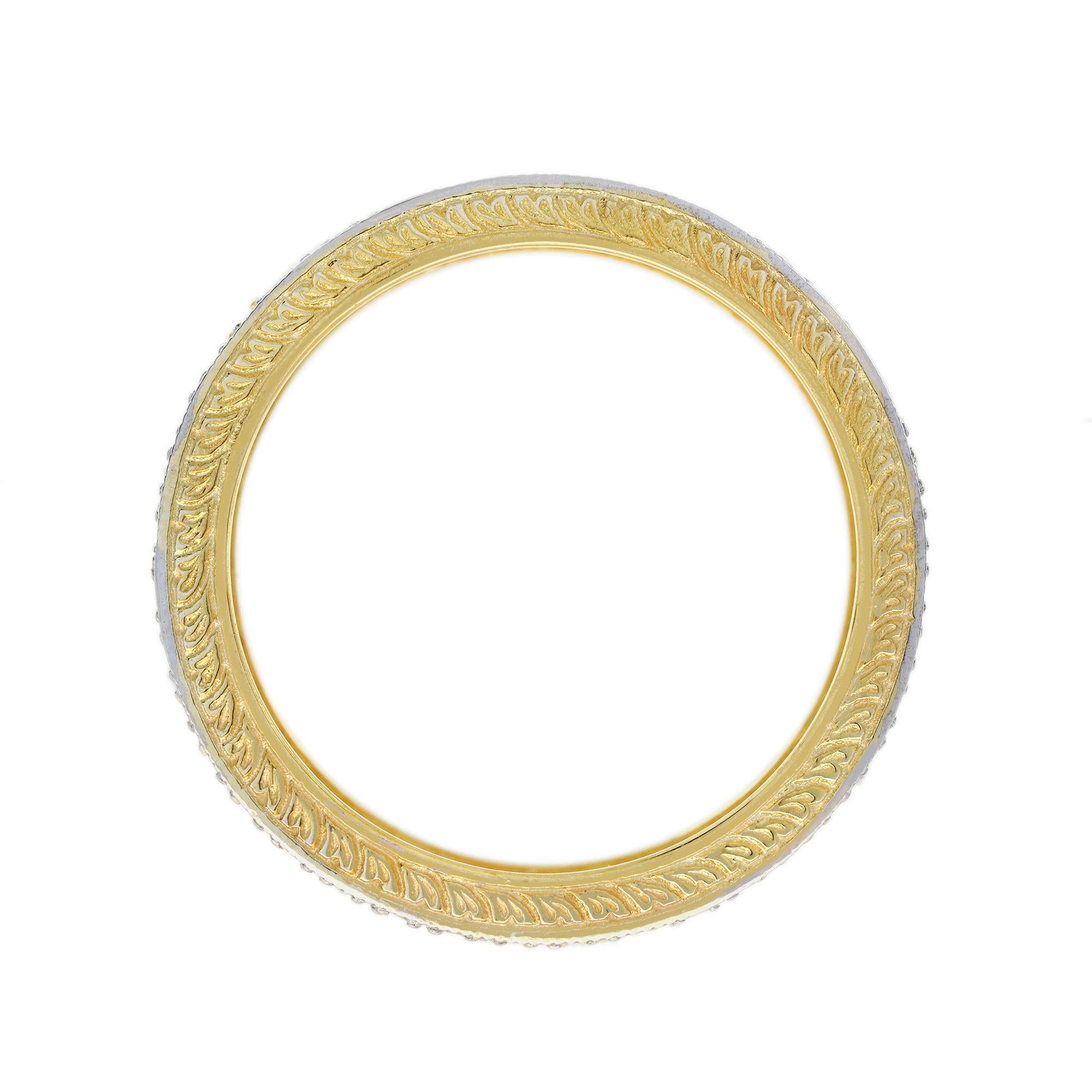 Taglio rotondo Anello in oro bianco bicolore 18 carati con diamante floreale e fascia larga per matrimonio impilabile in vendita