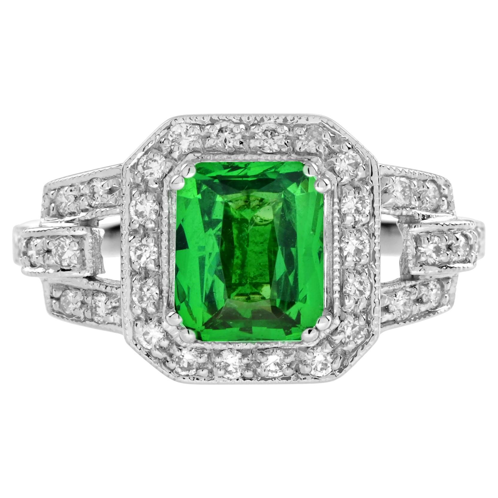Anello a forma di radiante con tsavorite verde e diamante in stile Art Deco con alone in oro bianco 18 carati in vendita
