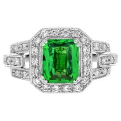 Anello a forma di radiante con tsavorite verde e diamante in stile Art Deco con alone in oro bianco 18 carati