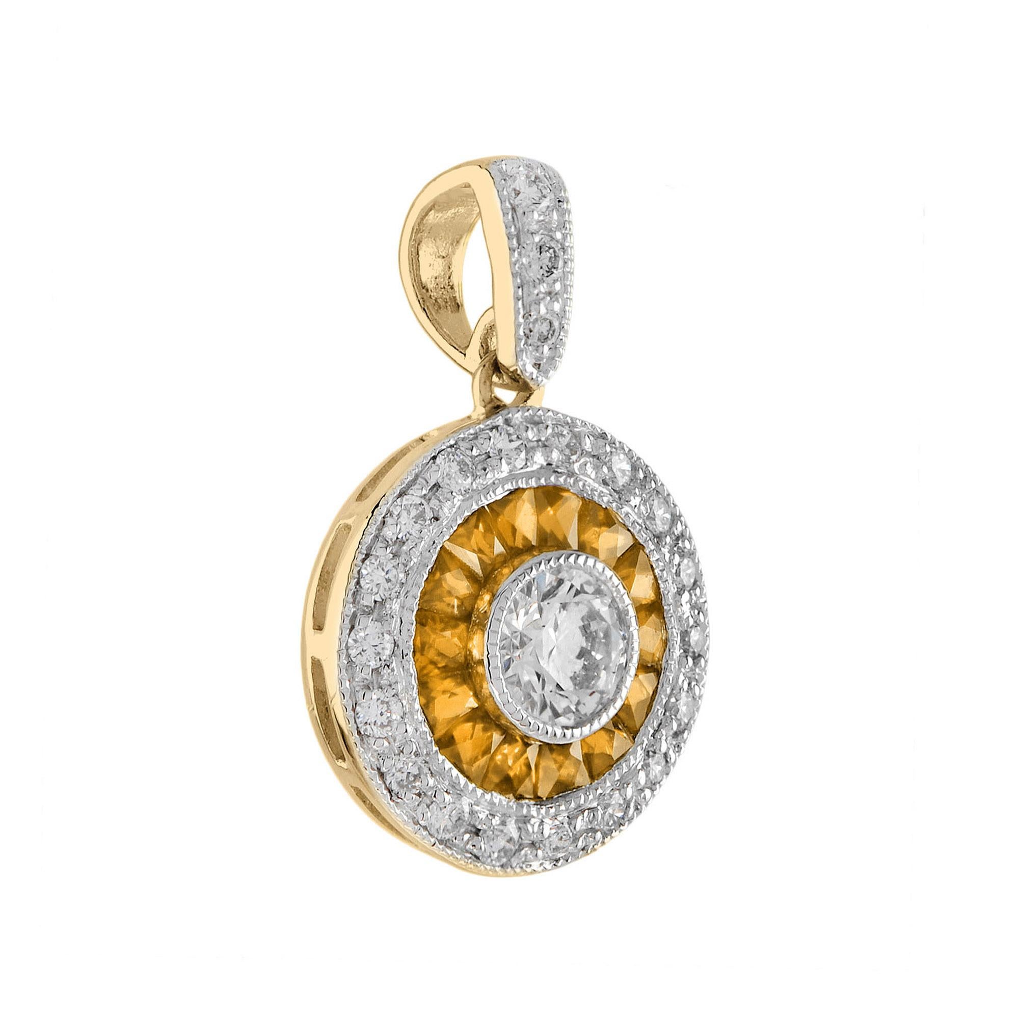 Questo ciondolo Art-Deco è assolutamente spettacolare! Le pietre di colore vibrante dello zaffiro giallo arancio sono tagliate in modo speciale per circondare l'eccellente diamante centrale rotondo taglio brillante, che si trova in un sottile