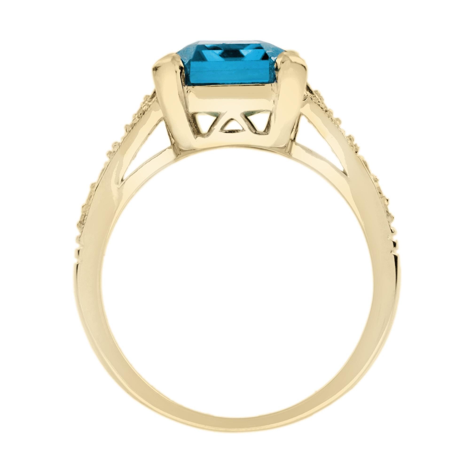 Taille émeraude Bague en or jaune 14K avec solitaire en topaze bleue de Londres taille émeraude et diamant en vente