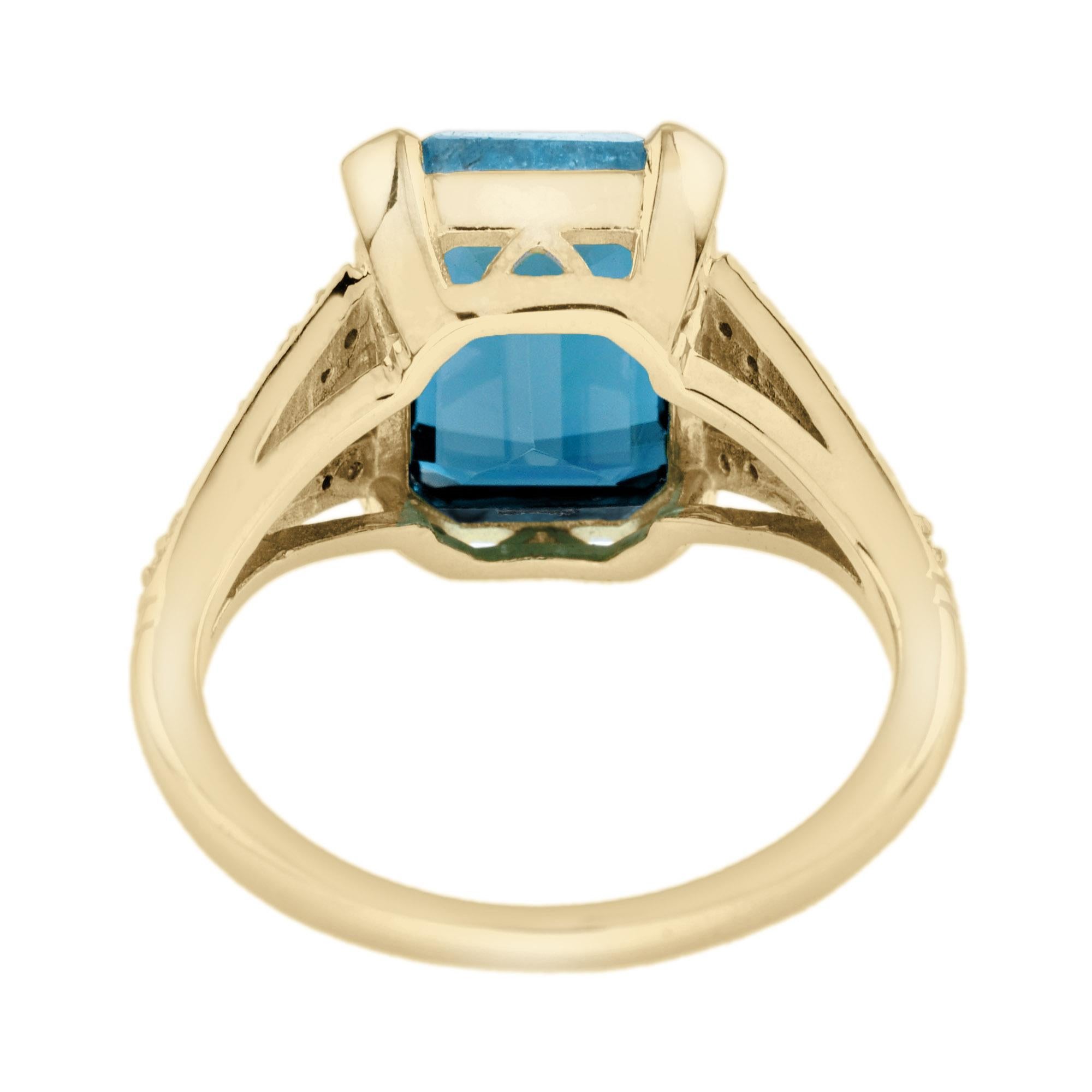 Art déco Bague en or jaune 14K avec solitaire en topaze bleue de Londres taille émeraude et diamant en vente