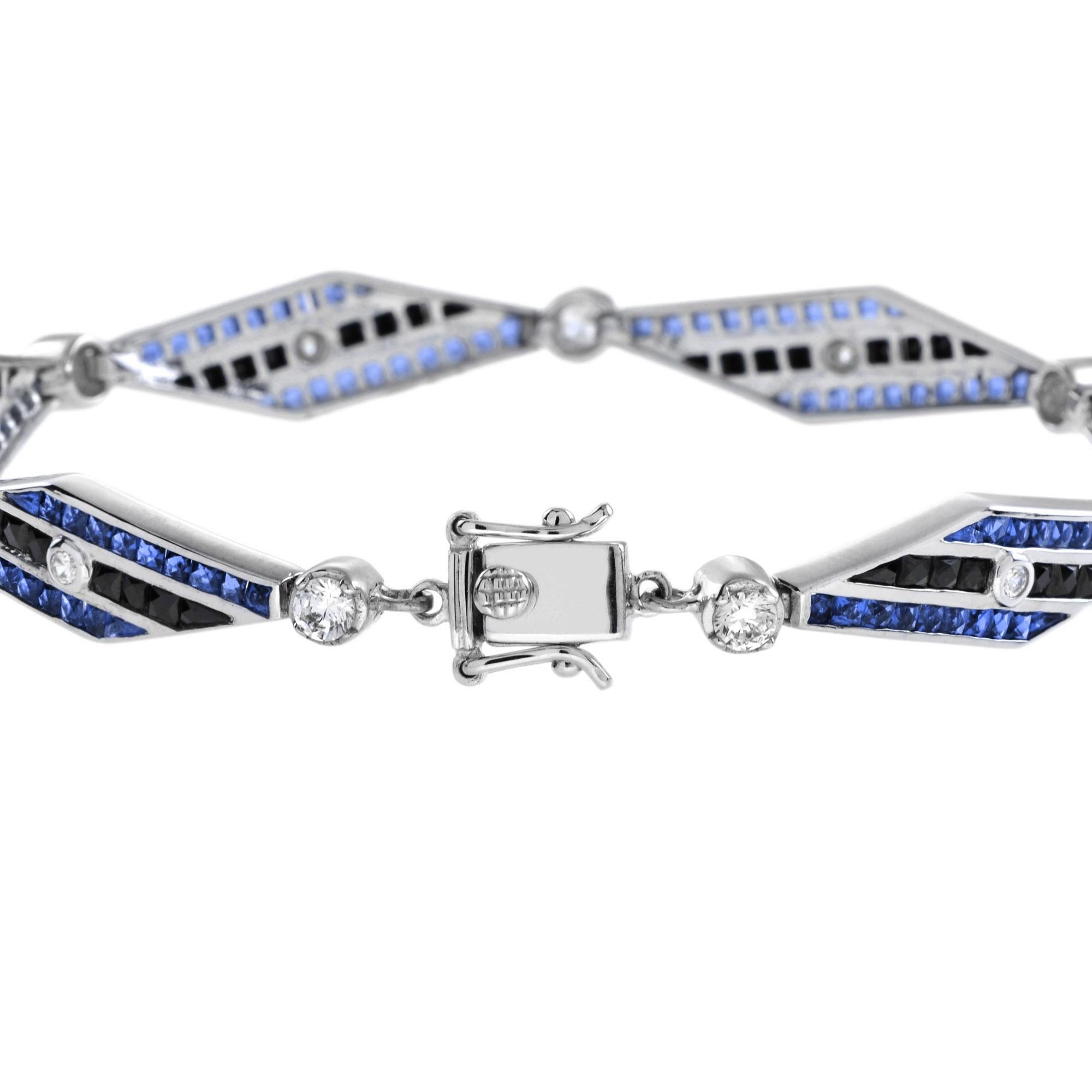 Questo bracciale con design Art Deo è eccezionale! Presenta maglie in oro con diamanti rotondi, onice taglio francese e zaffiro blu. Questo pezzo si chiude con una fibbia nascosta e una chiusura di sicurezza. Data l'eccezionale qualità e il