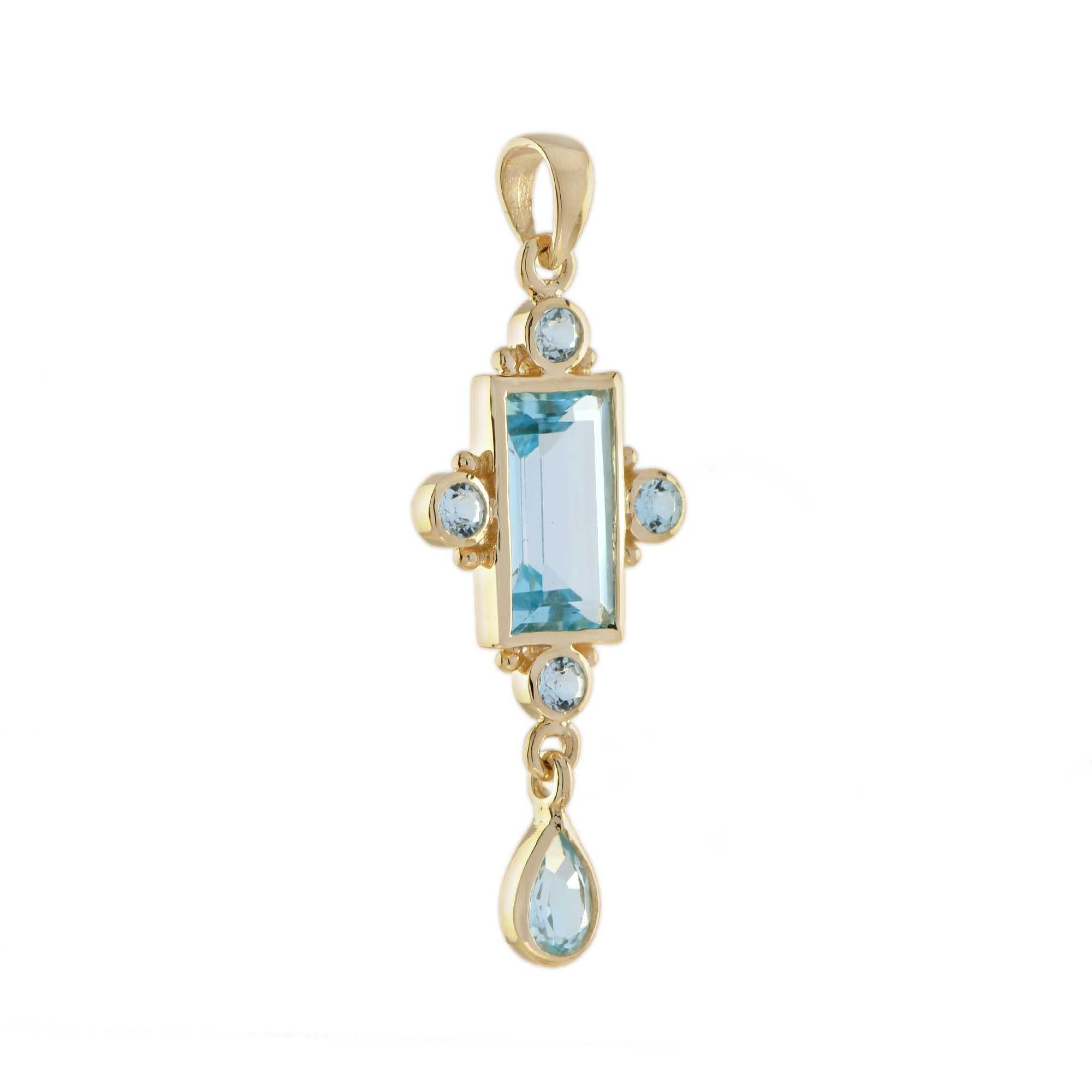 Con un topazio azzurro brillante incastonato in un castone, questo ciondolo ha uno stile semplice ma accattivante. La pietra è ulteriormente accentuata da piccoli topazi blu rotondi e a goccia. Questo pezzo è perfetto da indossare da solo o a strati