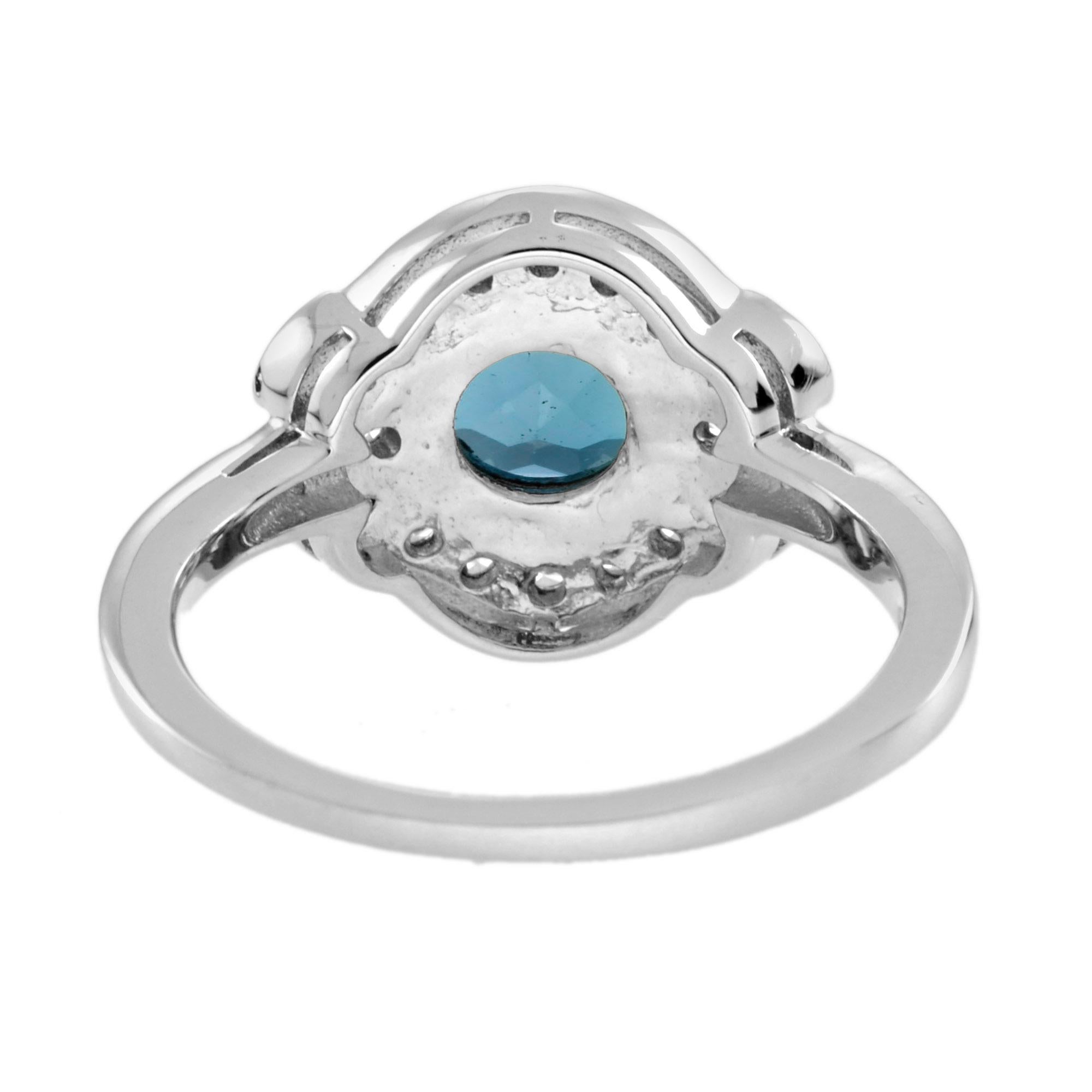 Taille ovale Bague en or blanc 14 carats, topaze bleue de Londres, diamant, onyx noir, style art déco en vente