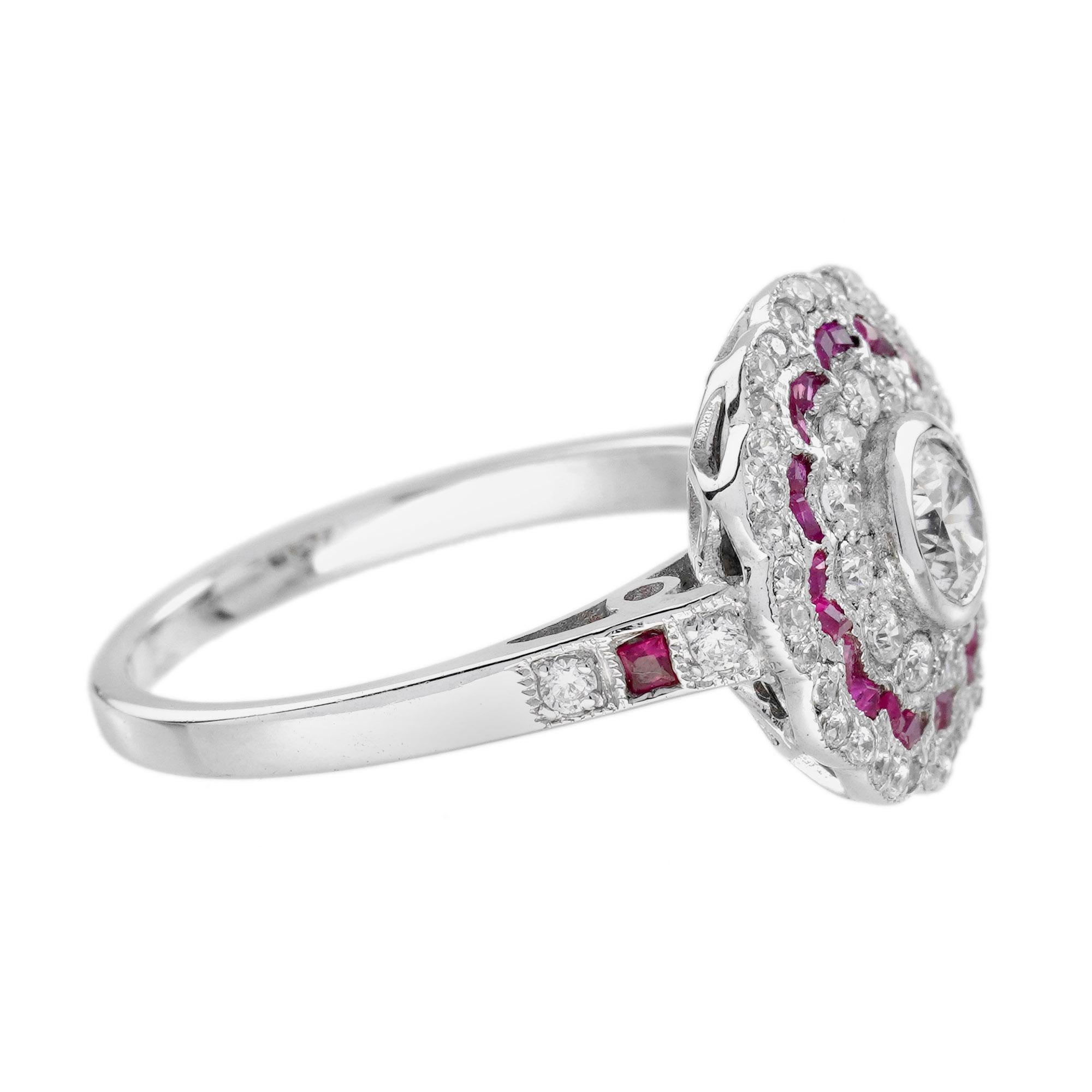 Questo anello con diamanti e rubini in stile Art Déco è assolutamente divino. È realizzato in oro bianco 18 carati e ha al centro un diamante rotondo taglio brillante da 0,35 carati, incastonato in un delizioso contorno traforato con rubini e