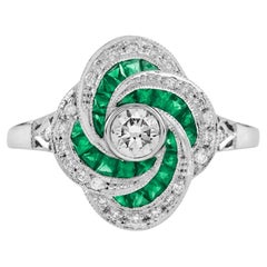 Diamant & Smaragd Art Deco Stil wirbelnde Fancy Cut Halo 14K Weißgold Ring