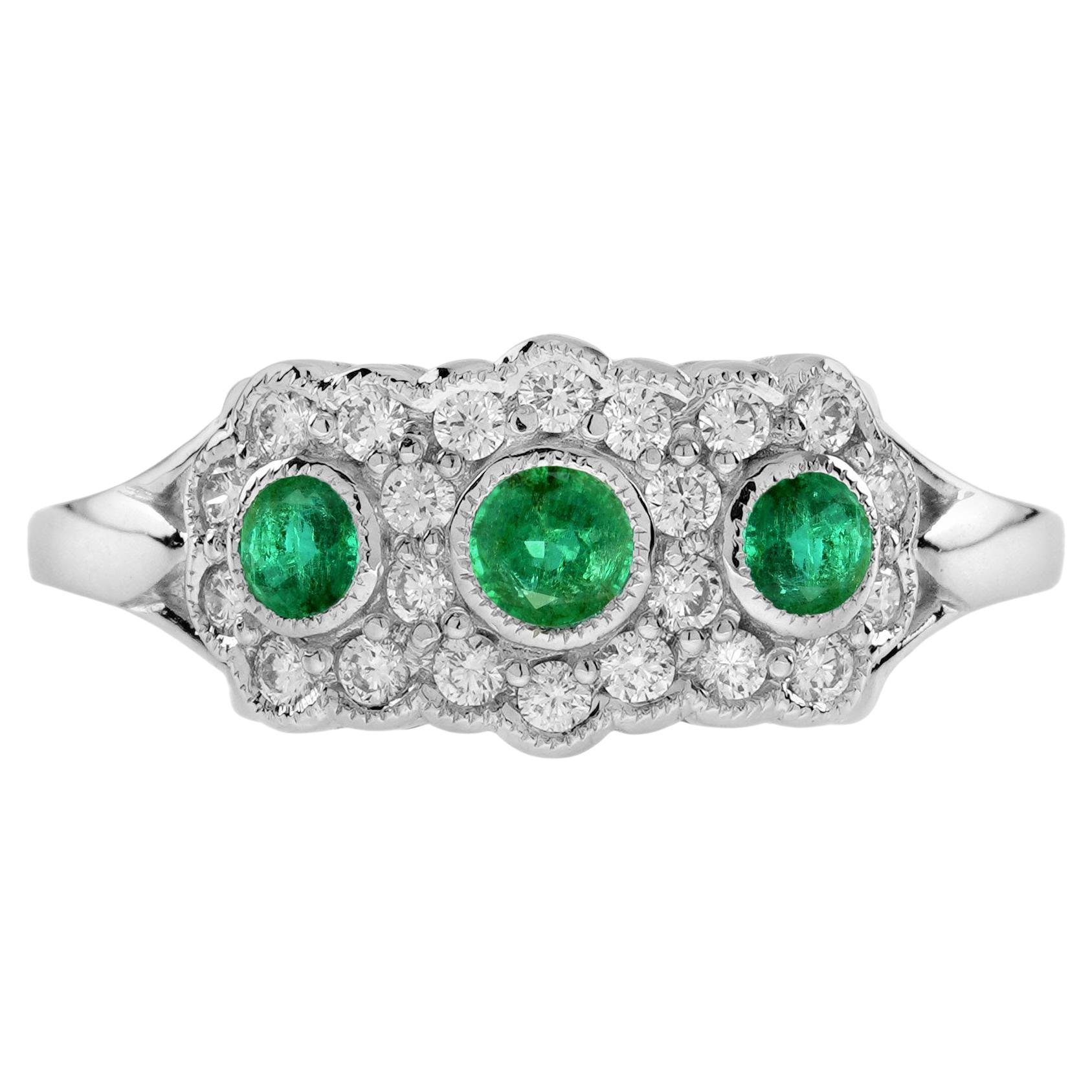 Bague en or blanc 14K à trois pierres, émeraude verte et diamant, style antique en vente