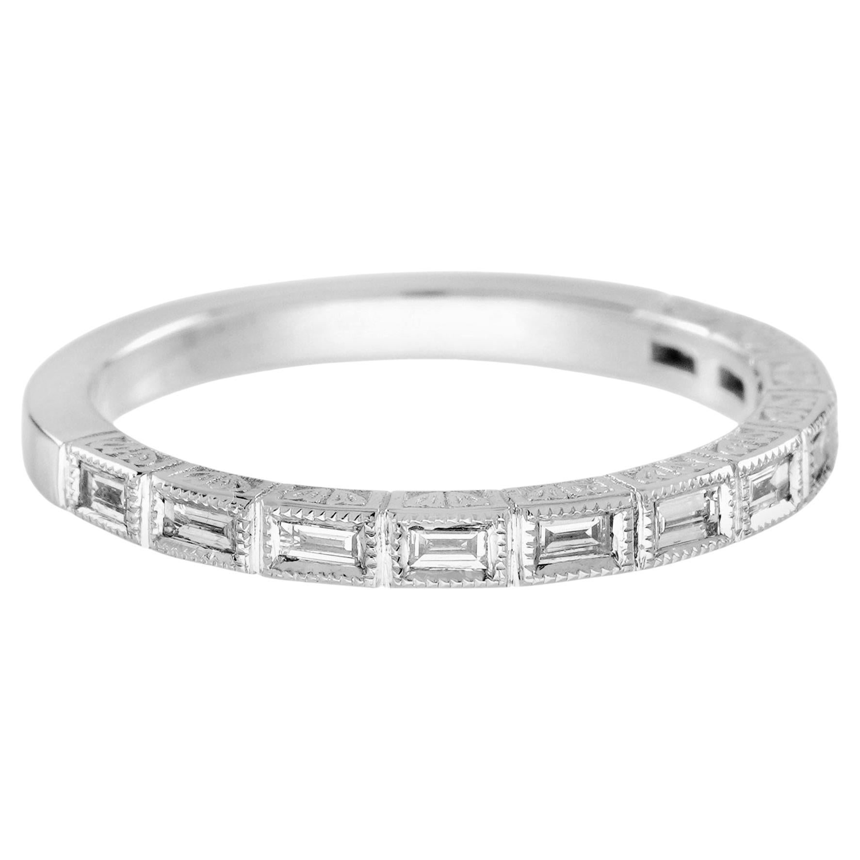 Bague demi-éternité en or blanc 14K avec diamant baguette de style Art déco en vente