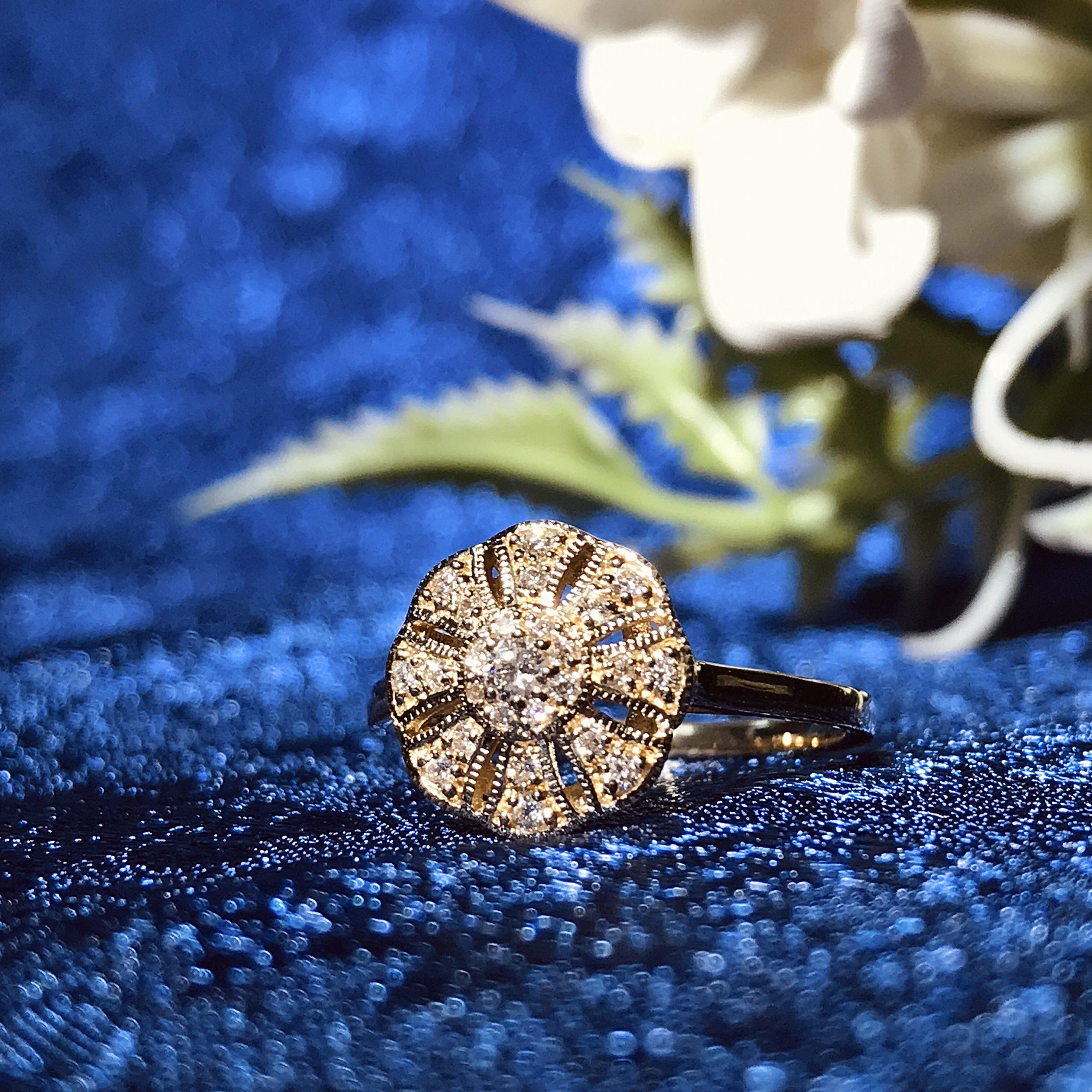 Bague en or jaune 14K avec diamant et fleur de style vintage en vente 1