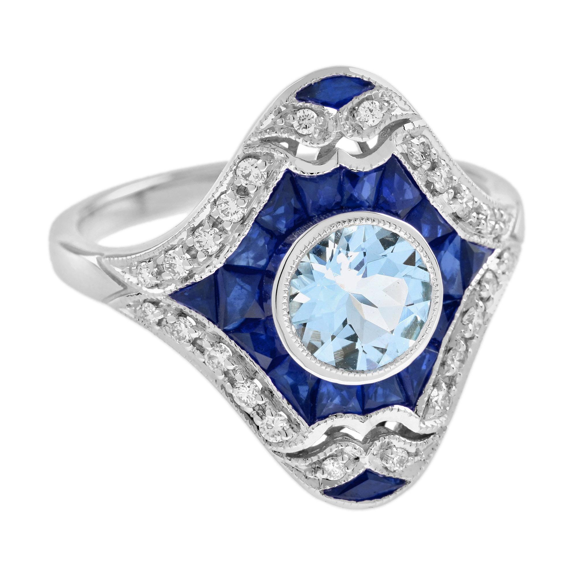 D'inspiration Art déco, avec une aigue-marine au centre. En outre, il y a huit dix-huit saphirs bleus taillés à la française. La bague est également ornée d'un diamant supplémentaire de 20 carat. C'est un excellent choix pour une bague de