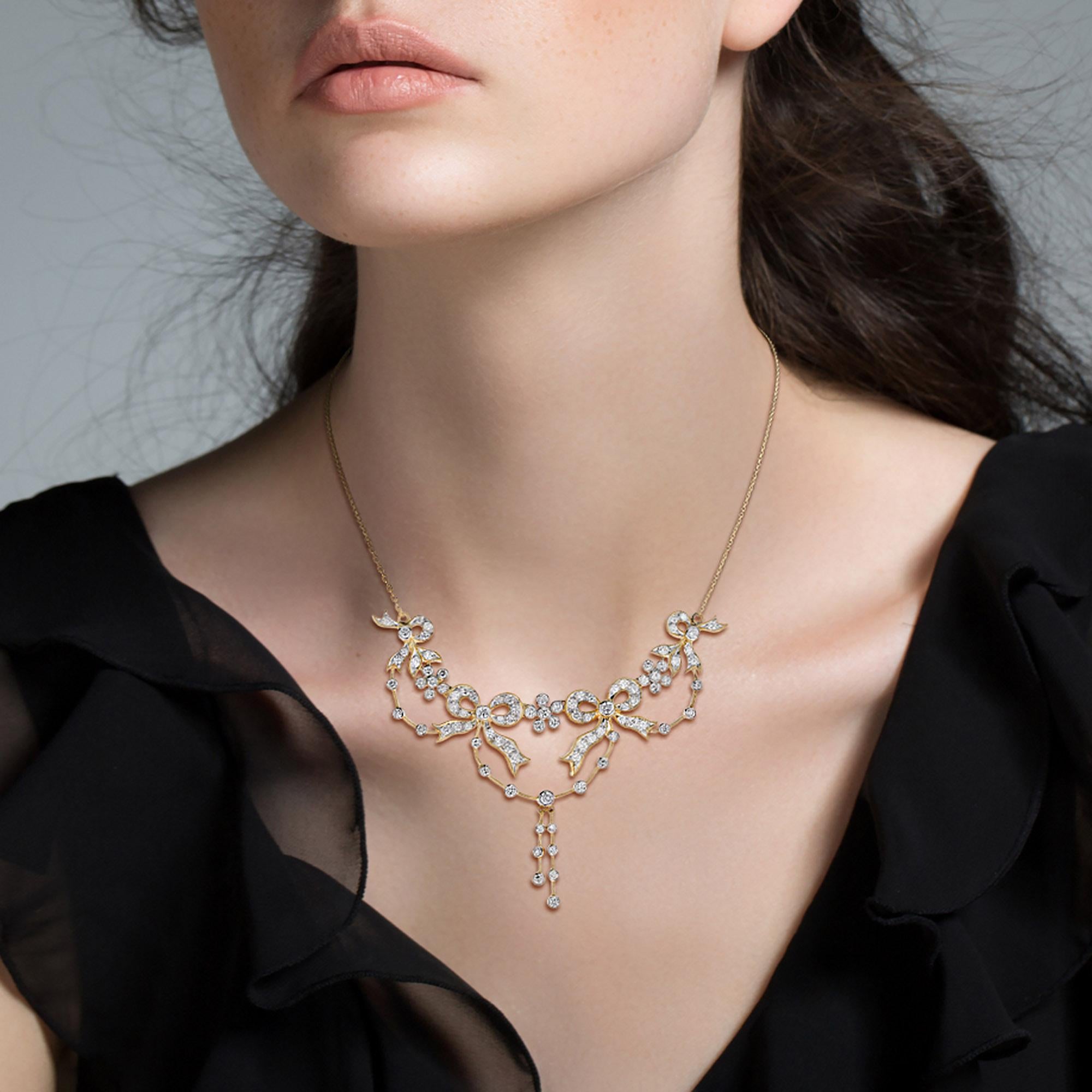 Taille ronde Collier à rubans floraux avec diamants de style vintage en vente