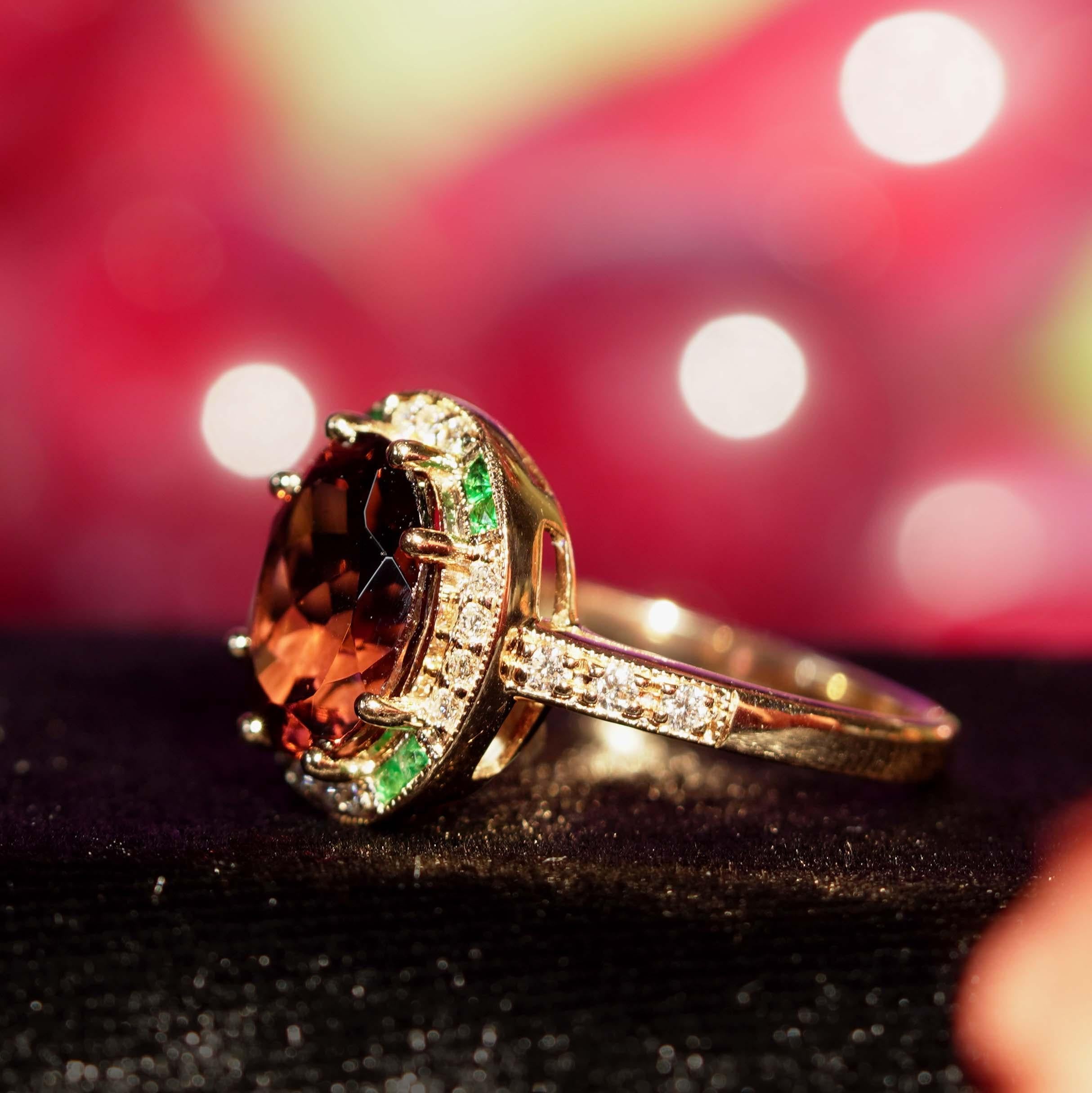 Anello con tormalina rosa e diamante smeraldo di forma ovale in stile Art Deco in oro rosa 14 carati in vendita 4