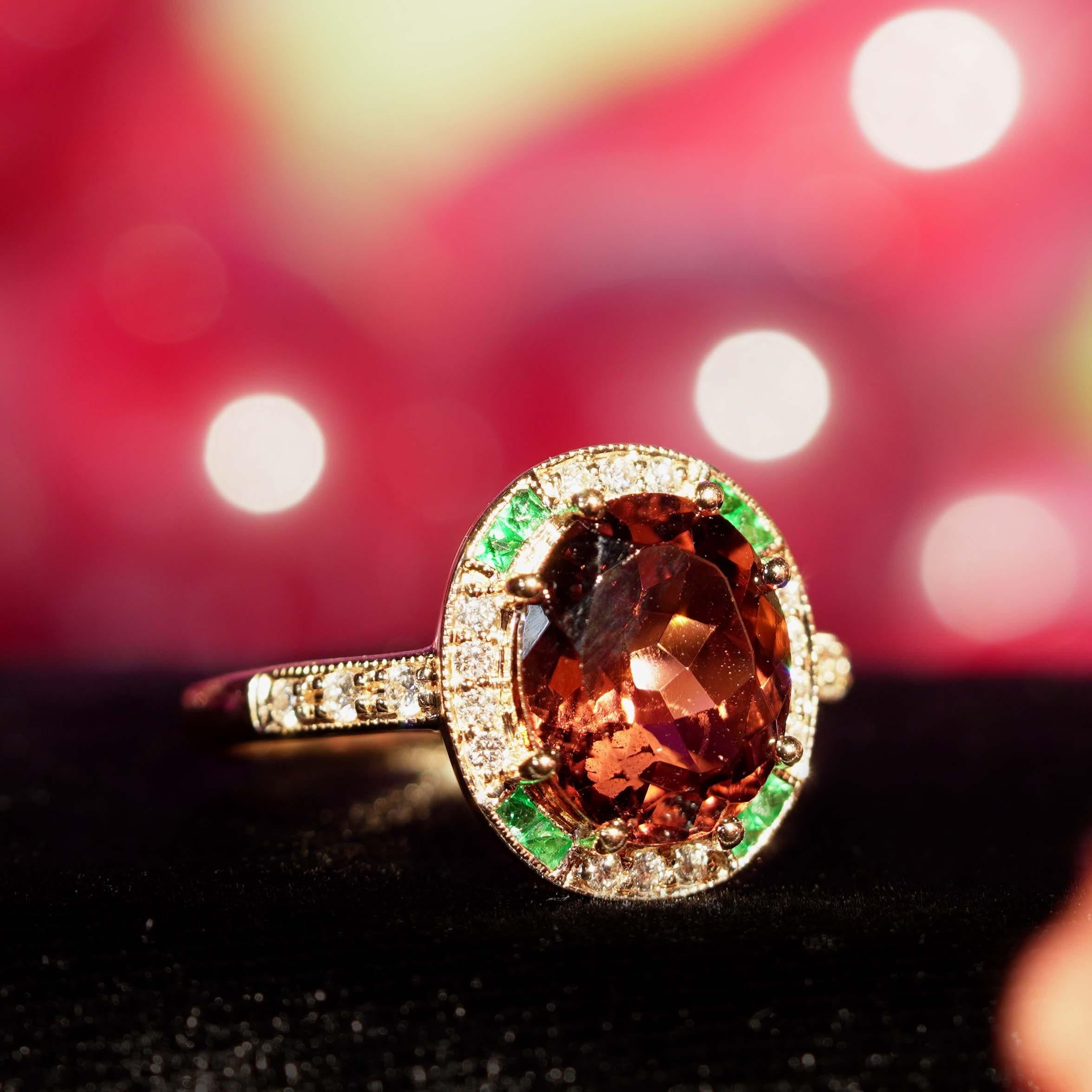 Anello con tormalina rosa e diamante smeraldo di forma ovale in stile Art Deco in oro rosa 14 carati in vendita 3