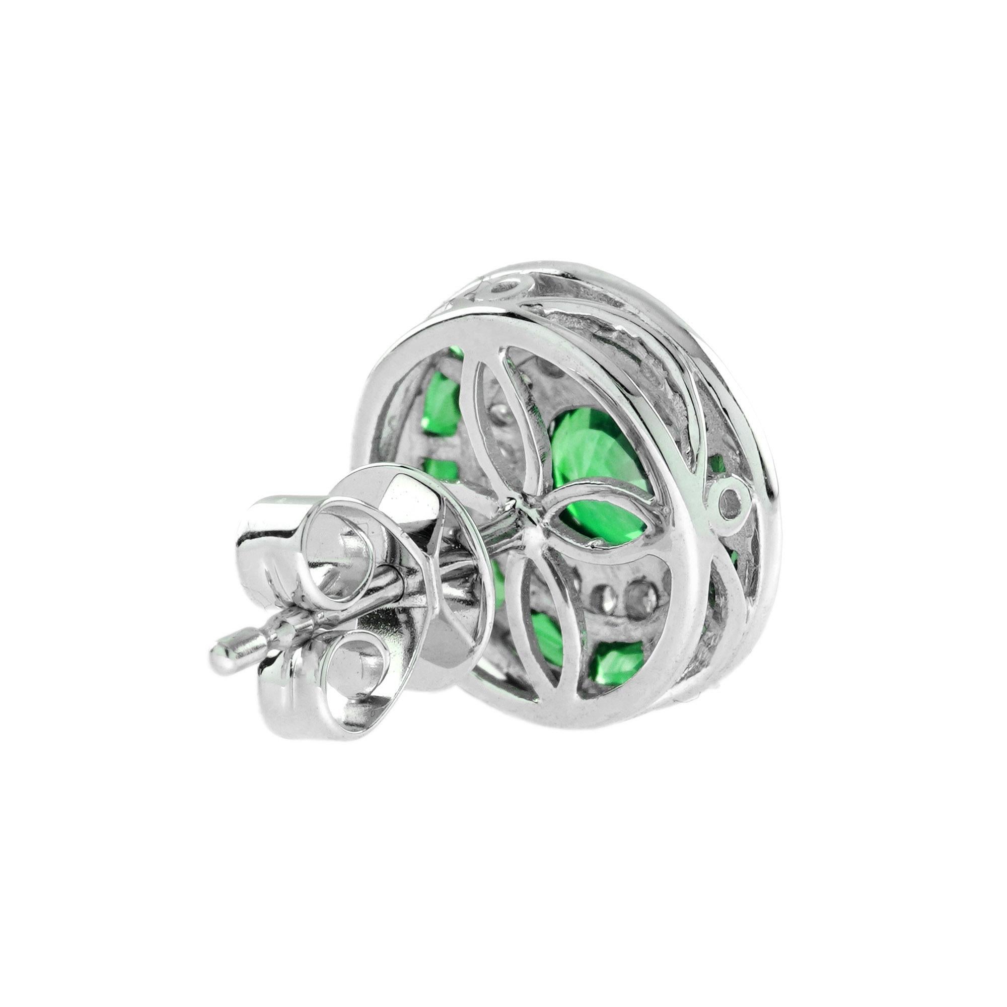 Art déco Boucles d'oreilles double halo de style Art Deco avec émeraude verte de forme ronde et diamant en vente