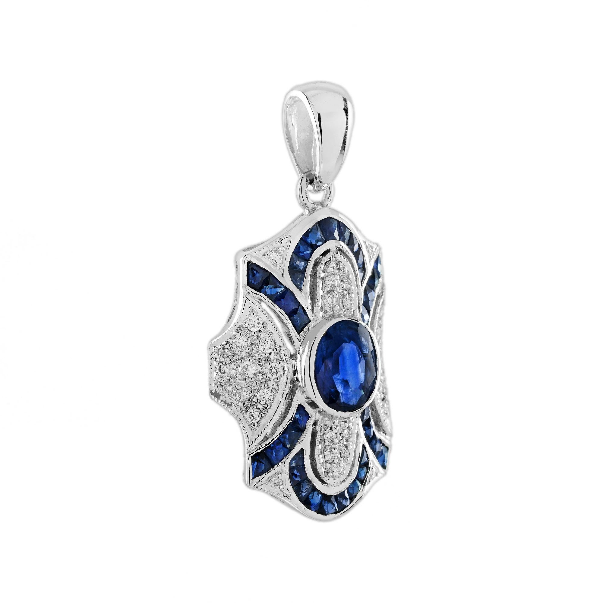 Ce pendentif époustouflant, une œuvre d'art au design Art déco, est en or blanc et comporte un saphir bleu d'environ 0,70 carat serti sur un chaton central. Le reste de la partie supérieure du pendentif contient des diamants ronds étincelants avec