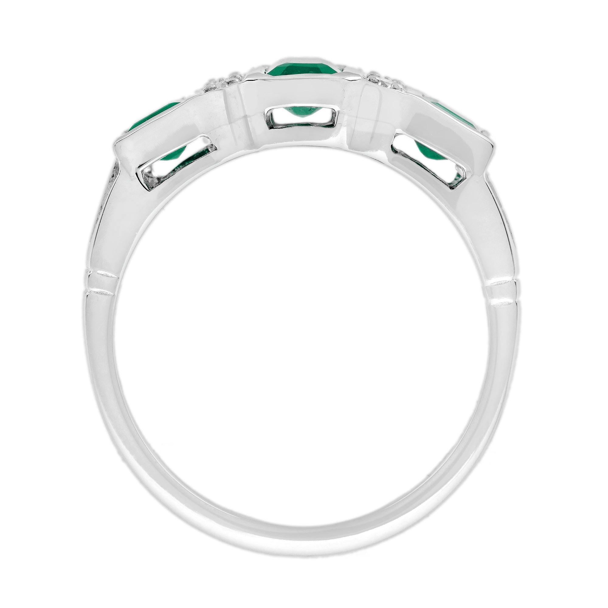 Ottagono Anello a tre pietre in oro bianco 14K con smeraldo e diamante in stile Art Deco in vendita