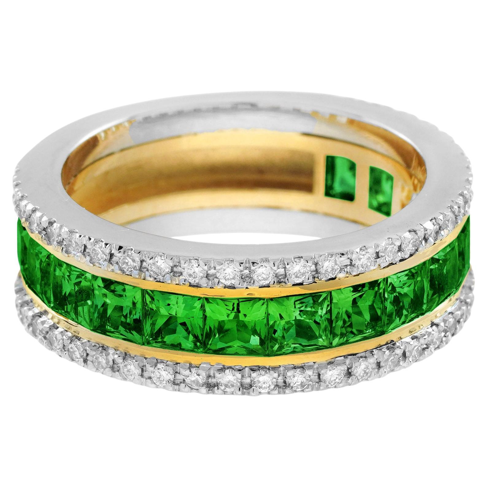 Anello d'oro a forma di quadrato con tsavorite verde e diamante classico a mezza eternità in vendita