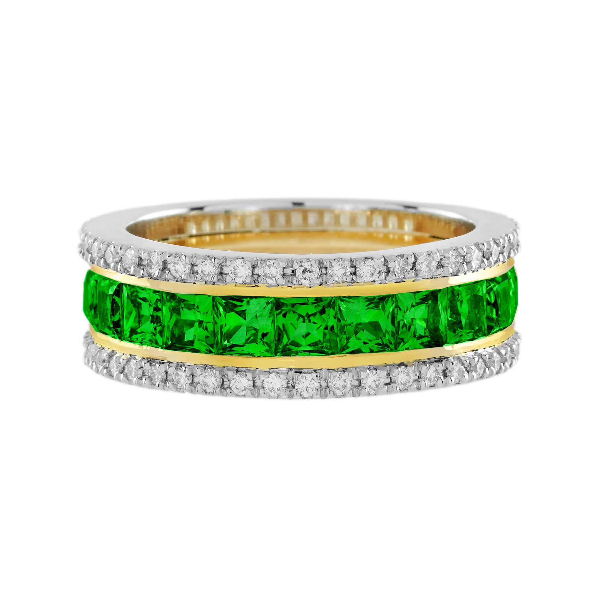 Ecco un anello di cui ti innamorerai per l'eternità. Questa tsavorite gialla di colore verde vibrante con taglio Asscher è una rivisitazione unica di uno dei tuoi preferiti. Con file superiori e inferiori di diamanti rotondi taglio brillante da 0,40