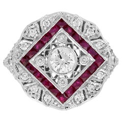 Bague en or blanc ornée d'un halo de diamants et de rubis d'inspiration Vintage Art Deco