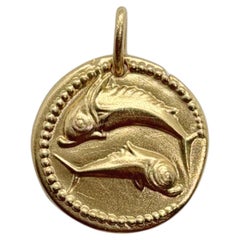 Van Cleef & Arpels Vintage Pisces Zodiac 18K Yellow Gold Medallion Pendant 1970s