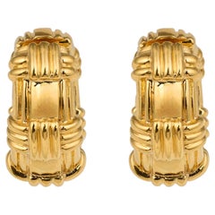 David Webb Woven Lattice 18K Gold Huggie Earrings, circa 1970s
