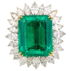 Emerald and Diamond Ring in Platinum and 18K Gold, GIA-Certified 19.34ct Colombi