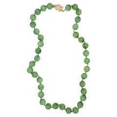 Collier de perles en jade néphrite des années 1970, perles de 10 mm, fermoir en or 14 carats