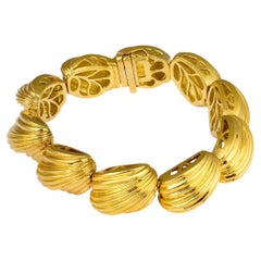 Shell Link Bracelet in 18K Gold by Hammerman Brothers, circa 1960s