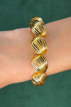 Shell Link Bracelet in 18K Gold by Hammerman Brothers, circa 1960s
