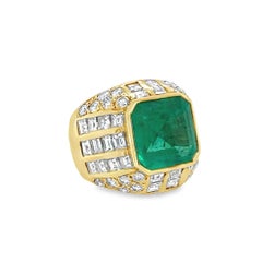 18K Gold Ring with 4.50ct AGL-Certified Colombian Emerald and Diamond Halo, Circ