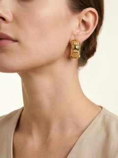 David Webb Woven Lattice 18K Gold Huggie Earrings, circa 1970s