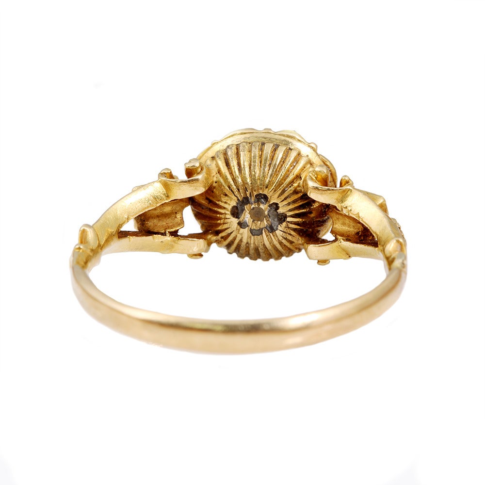 Early 18th Century Rose Cut Diamond Gold Cluster Ring In Excellent Condition In Austin, TX