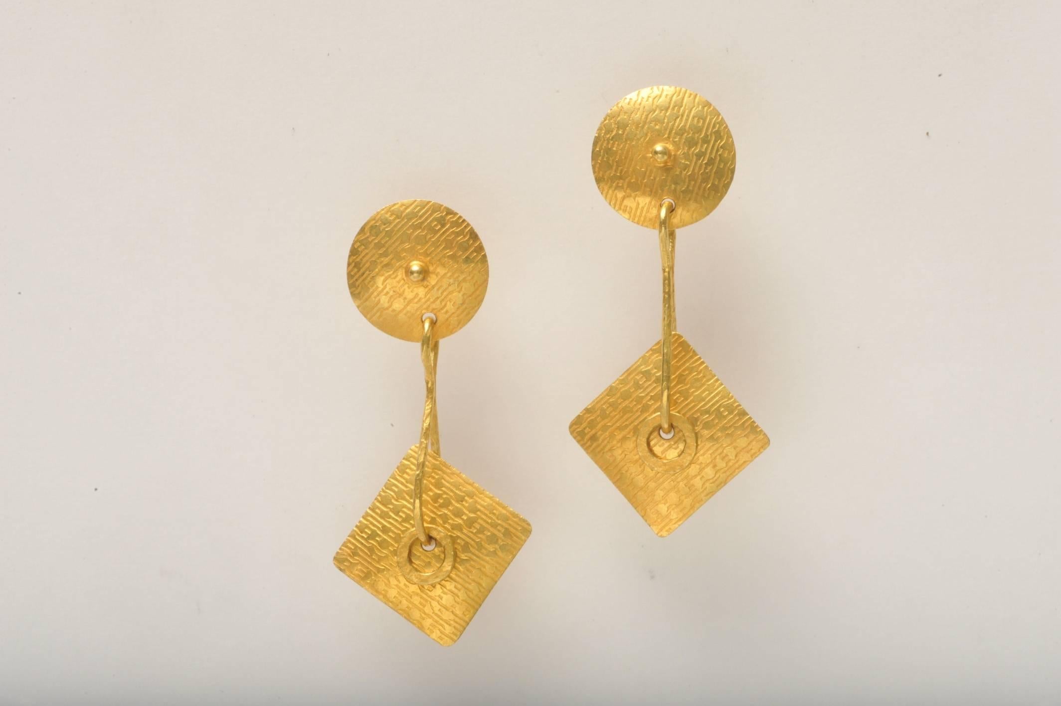 Art Deco 22 Karat Gold Dangle Earrings In Excellent Condition In Nantucket, MA